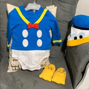 Donald Duck outfit